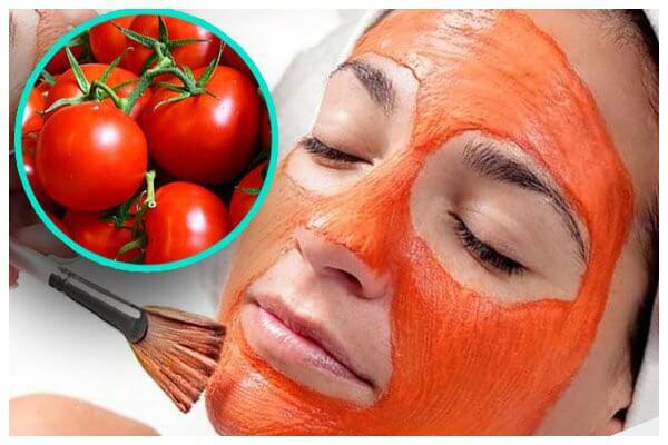 Đắp mặt nạ cà chua là một trong những cách giảm nếp nhăn
